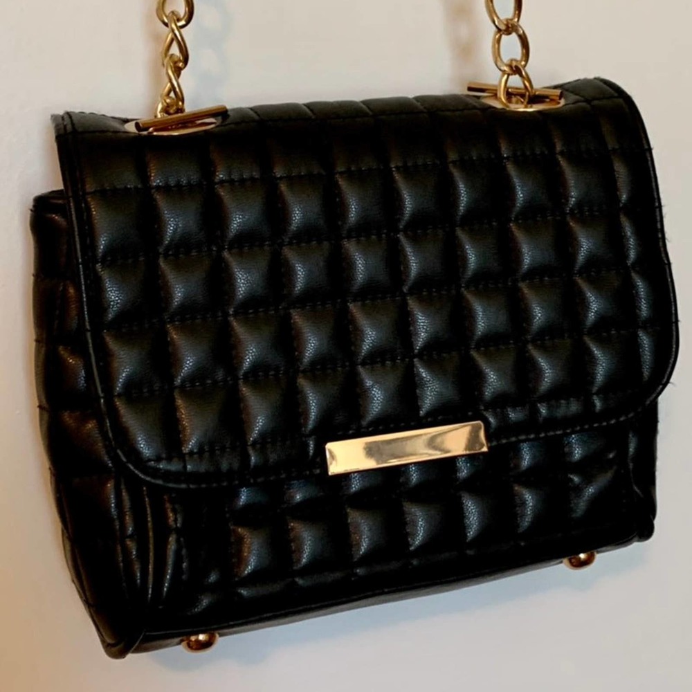 One Direction Black Quilted Purse Gold Chain Shoulder Strap Like New
